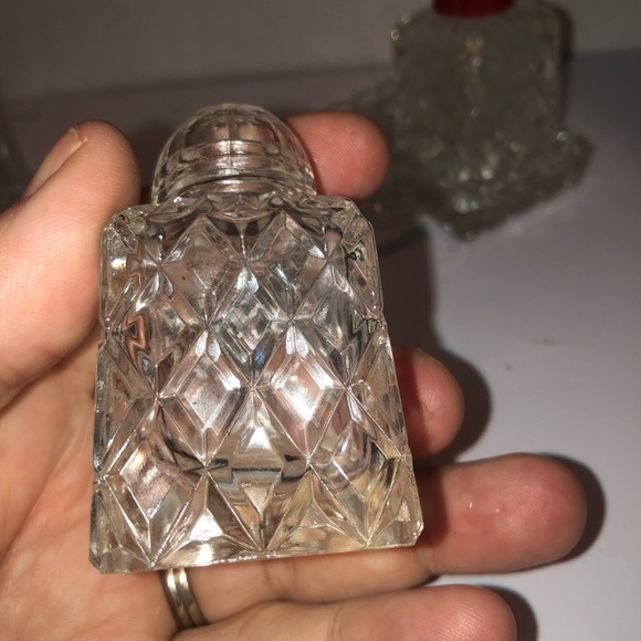 Vintage Glass Salt and Pepper Shaker three piece set on tray- anchor hocking - Picture 4 of 16